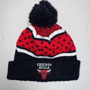 Chicago Bulls Beanie Knit Hat NBA Mitchell Ness Cuffed Pom Jordan 23 Winter Cap